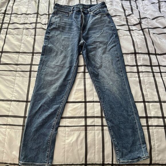American Eagle Curvy Mom Jeans Medium Wash 14.5 in Hip 27 in Inseam 40 in Length - Picture 1 of 9